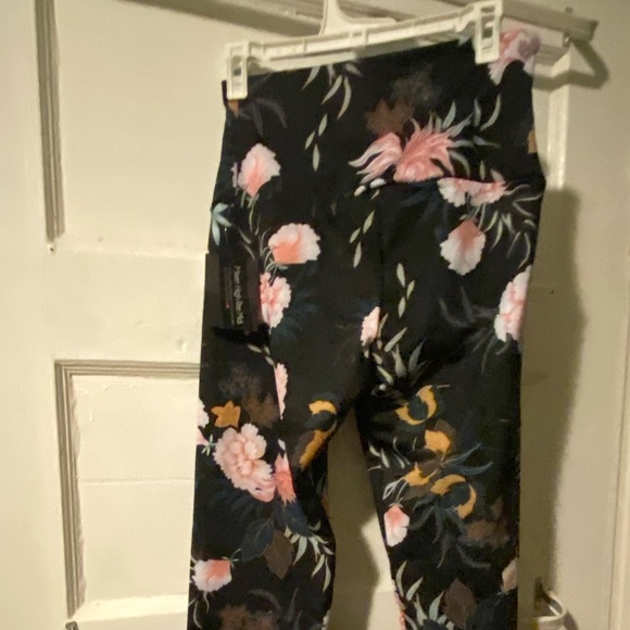 NWT! NEW Onzie high rise floral print midi legging workout pant - Picture 9 of 13